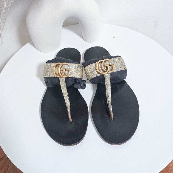 Gucci GG logo black and metallic gold thong flat sandals - Picture 12 of 13